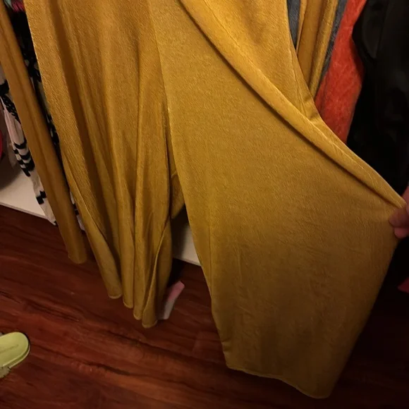 Gold deep v halter romper - Picture 4 of 5